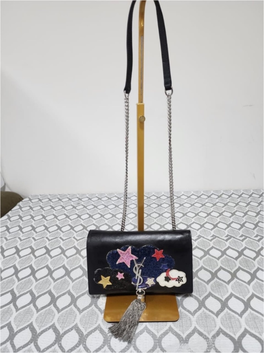 Authentic Yves Saint Laurent Black Smooth Leather Cloud Star Applique Kate Tasse